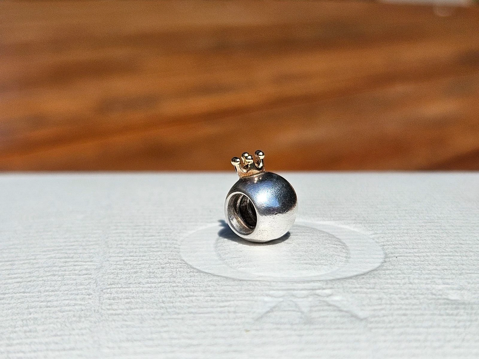 Pingente de berloque coroa bicolor 14k Pandora – photo 2